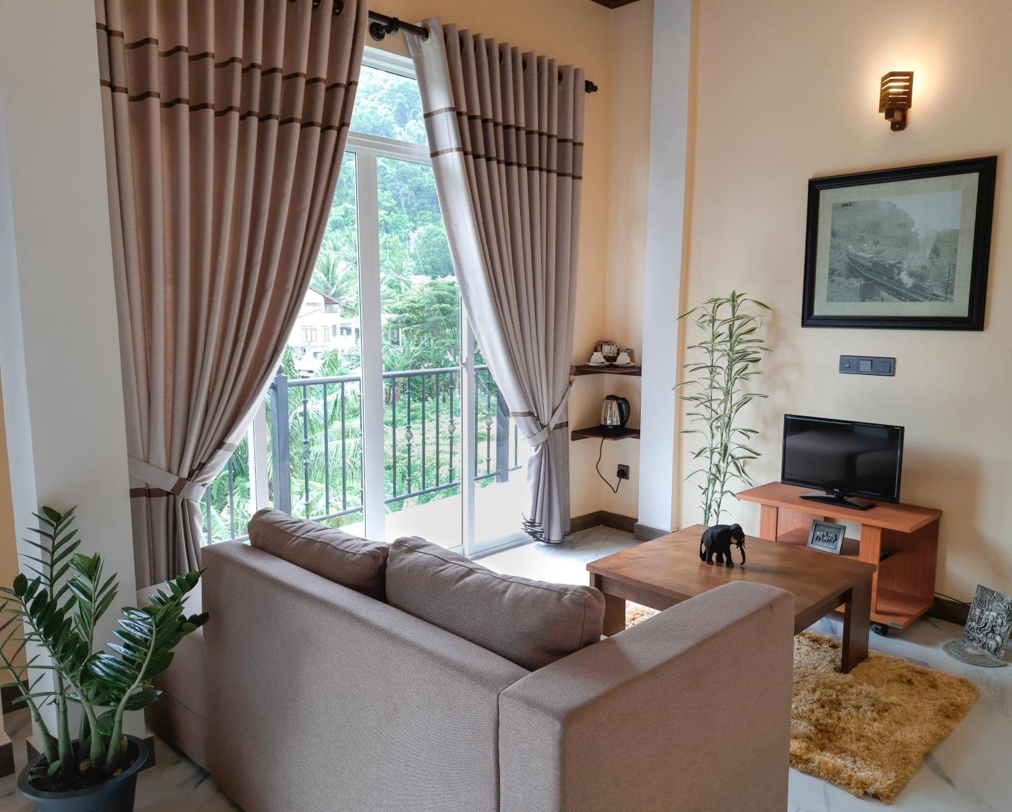 Tranquil Quarter Hotel Канди Екстериор снимка