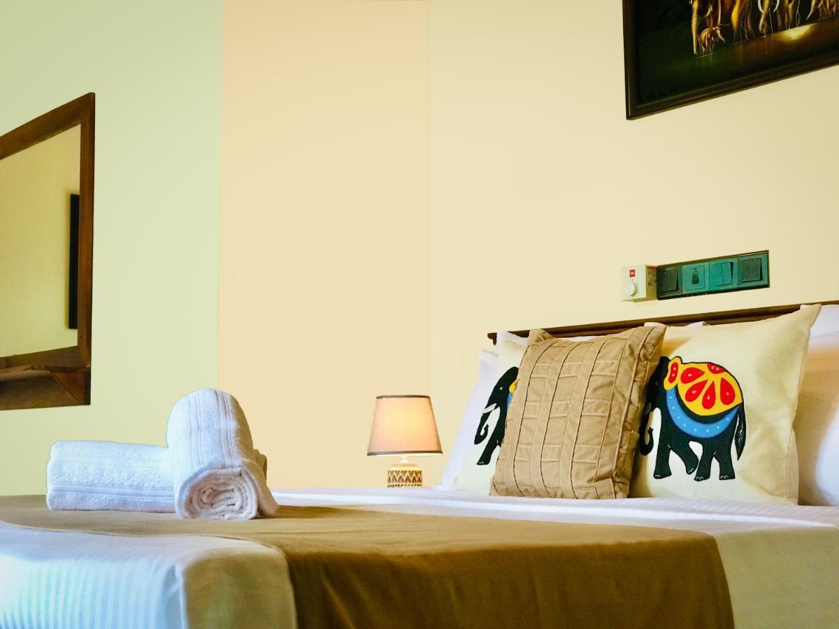 Tranquil Quarter Hotel Канди Екстериор снимка