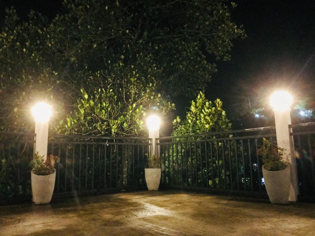 Tranquil Quarter Hotel Канди Екстериор снимка