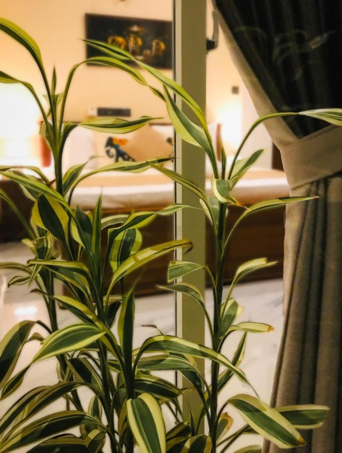 Tranquil Quarter Hotel Канди Екстериор снимка