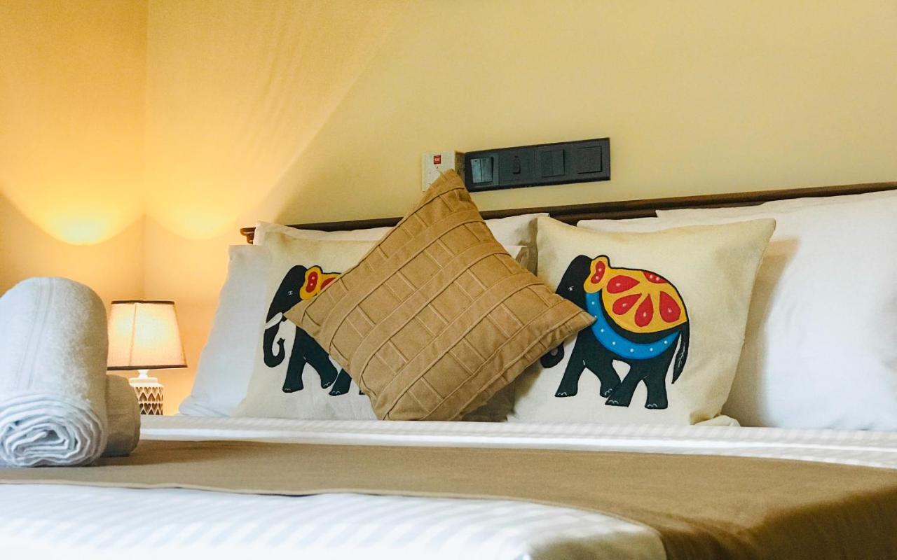 Tranquil Quarter Hotel Канди Екстериор снимка