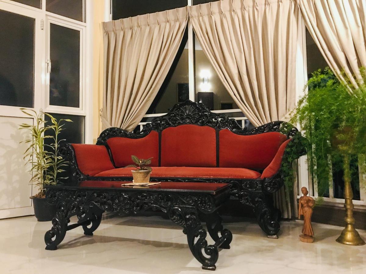 Tranquil Quarter Hotel Канди Екстериор снимка