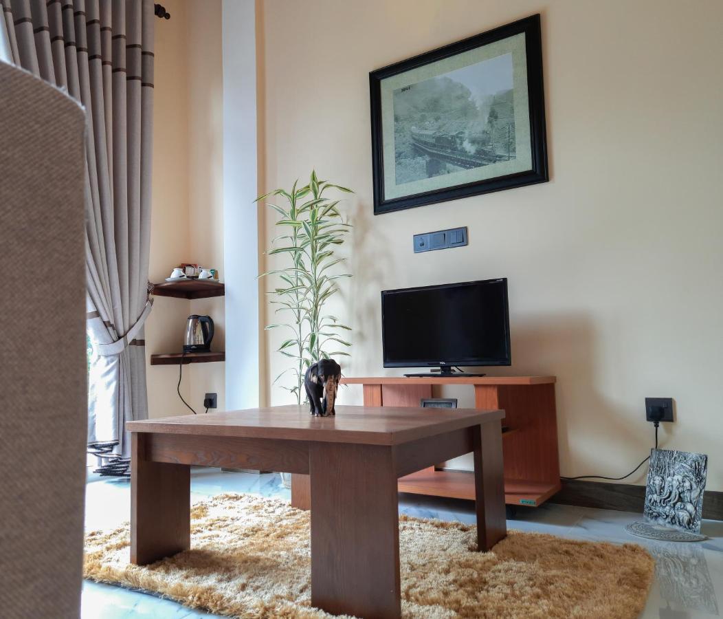 Tranquil Quarter Hotel Канди Екстериор снимка