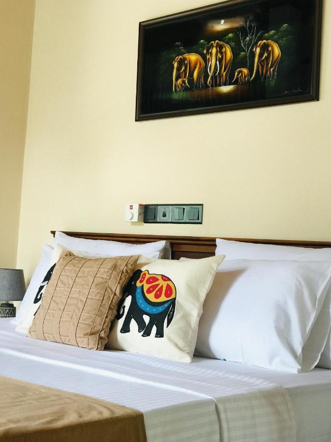 Tranquil Quarter Hotel Канди Екстериор снимка
