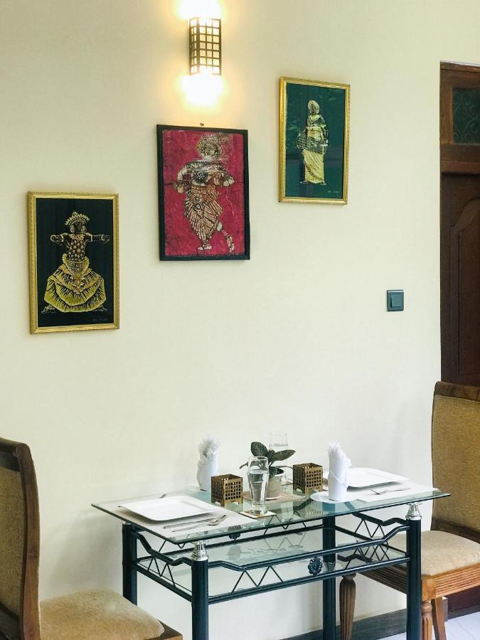 Tranquil Quarter Hotel Канди Екстериор снимка